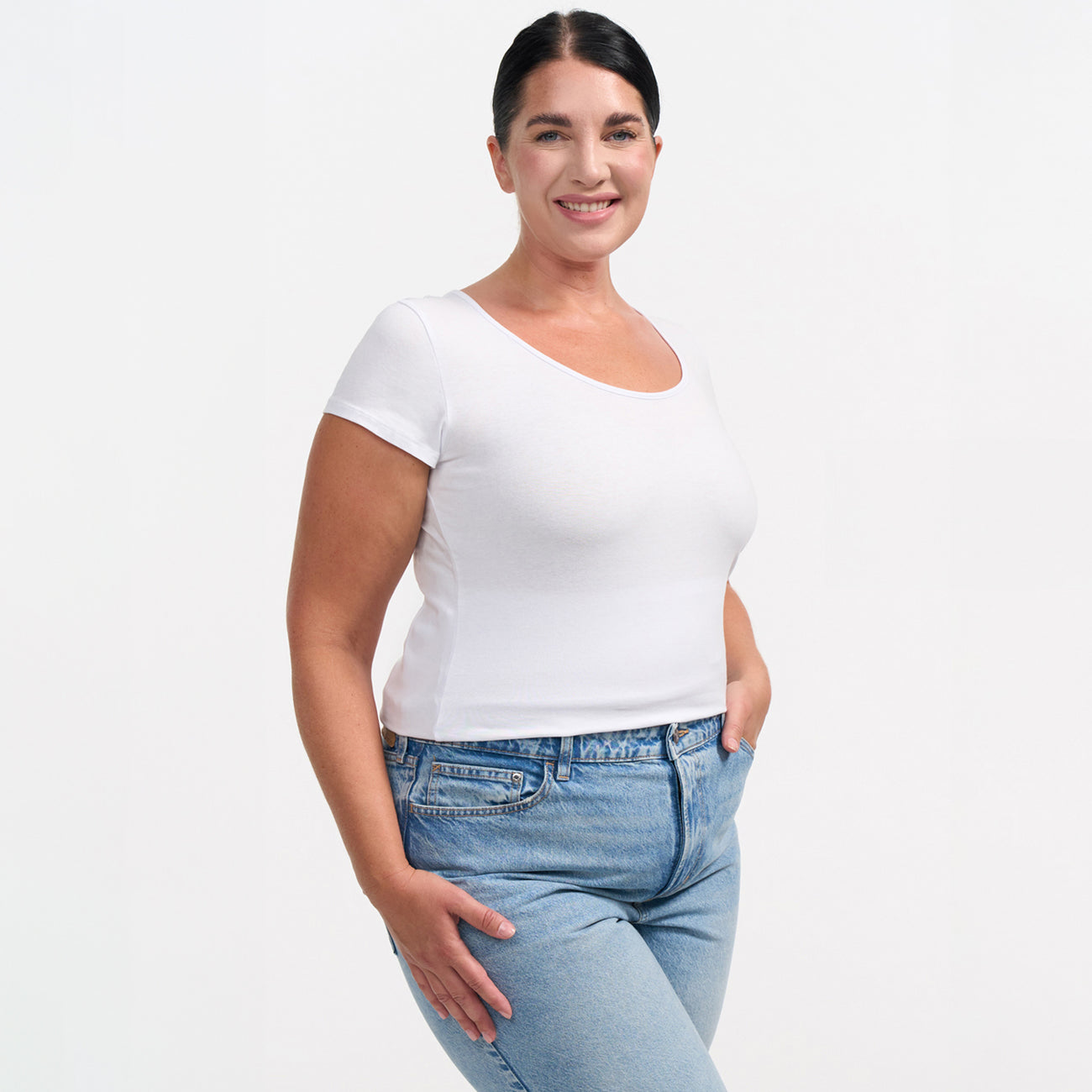 Siluettia muokkaava muotoilubody alushousuilla