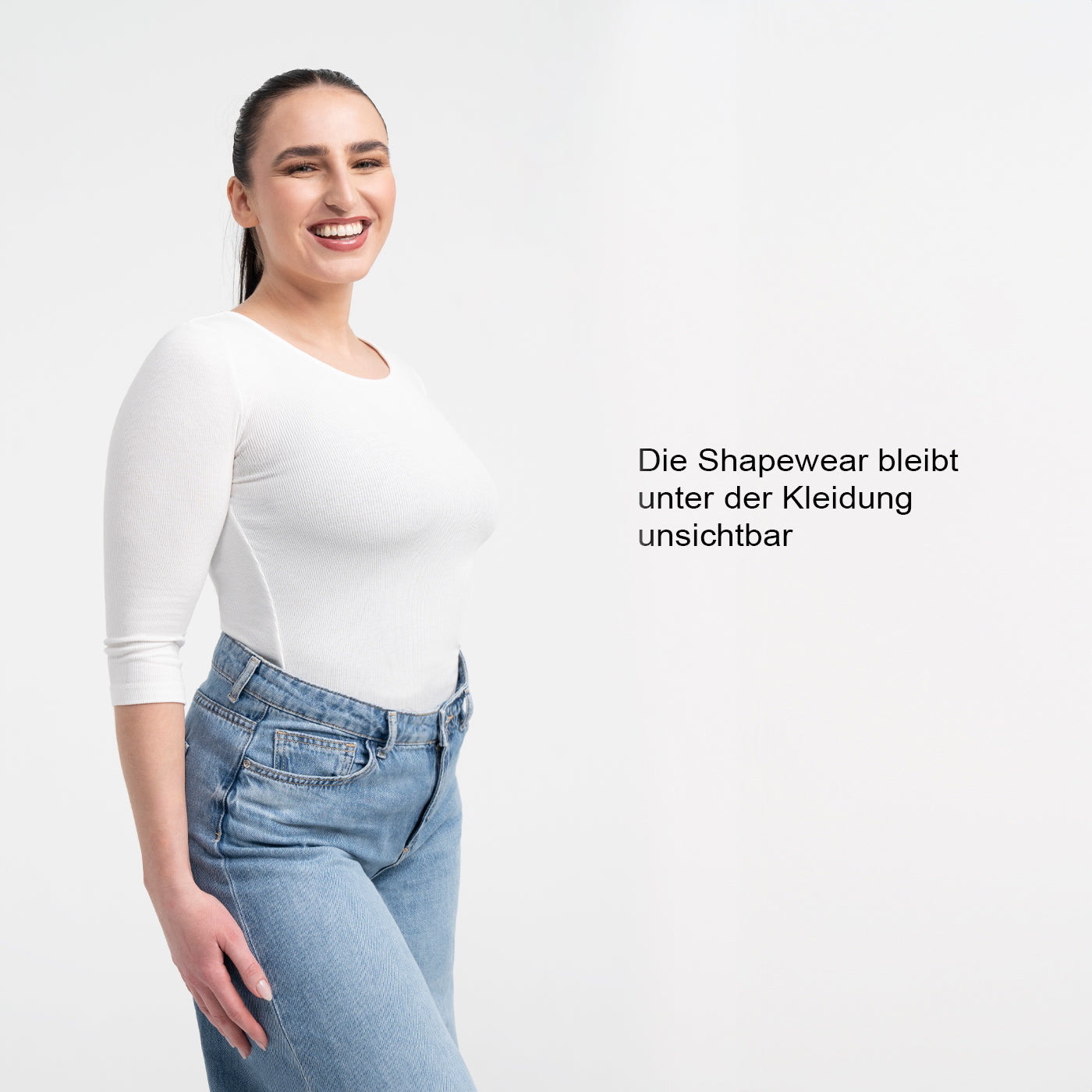 Muotoileva body avoimella rintakehällä