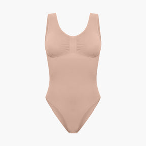 Hihaton muotoileva body alushousuilla