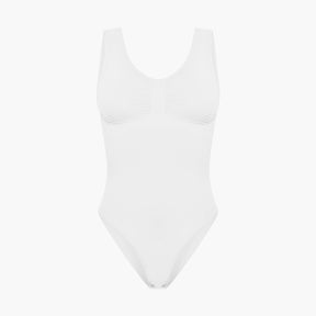 Hihaton muotoileva body alushousuilla