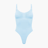 Muotoileva body stringillä