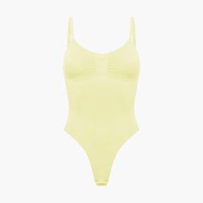 Muotoileva body stringillä