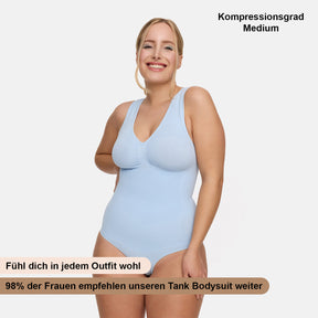 Hihaton muotoileva body alushousuilla