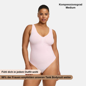 Hihaton muotoileva body alushousuilla