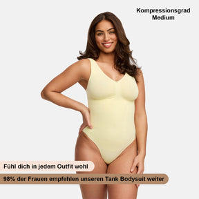 Hihaton muotoileva body alushousuilla