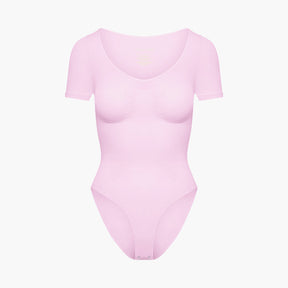 T-paita muotoileva body alushousuilla