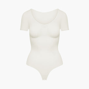 T-paita muotoileva body stringillä