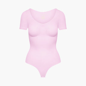 T-paita muotoileva body stringillä