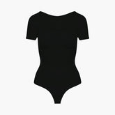 T-paita muotoileva body stringillä