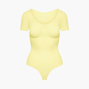 T-paita muotoileva body stringillä