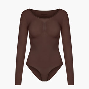 Muotoileva pitkähihainen body alushousuilla