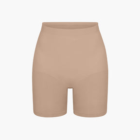 Korkeavyötäröiset muotoilevat shortsit